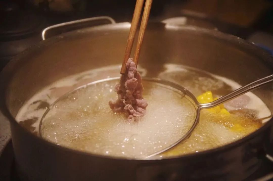 香辣排骨火锅直接放火锅底料,麻辣鲜香排骨火锅