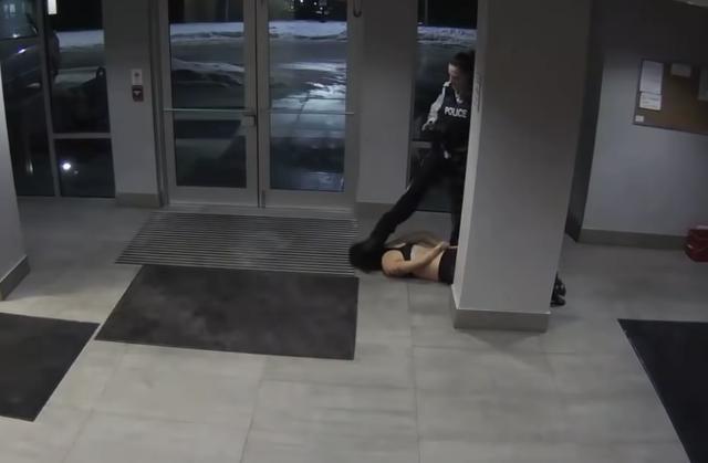 加拿大华人女生被女警凌虐,视频全程记录,官方:她已转行政岗