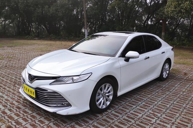 国服第一车黑雅阁,好车推荐之丰田凯美瑞