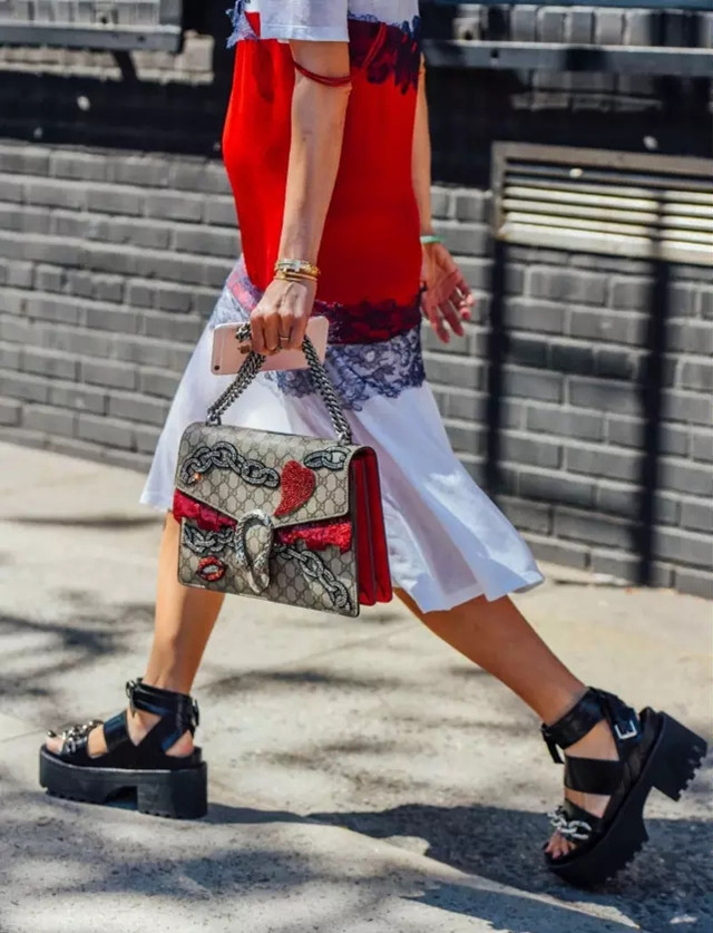 现在很流行的一个链条包,适合春夏的链条包推荐