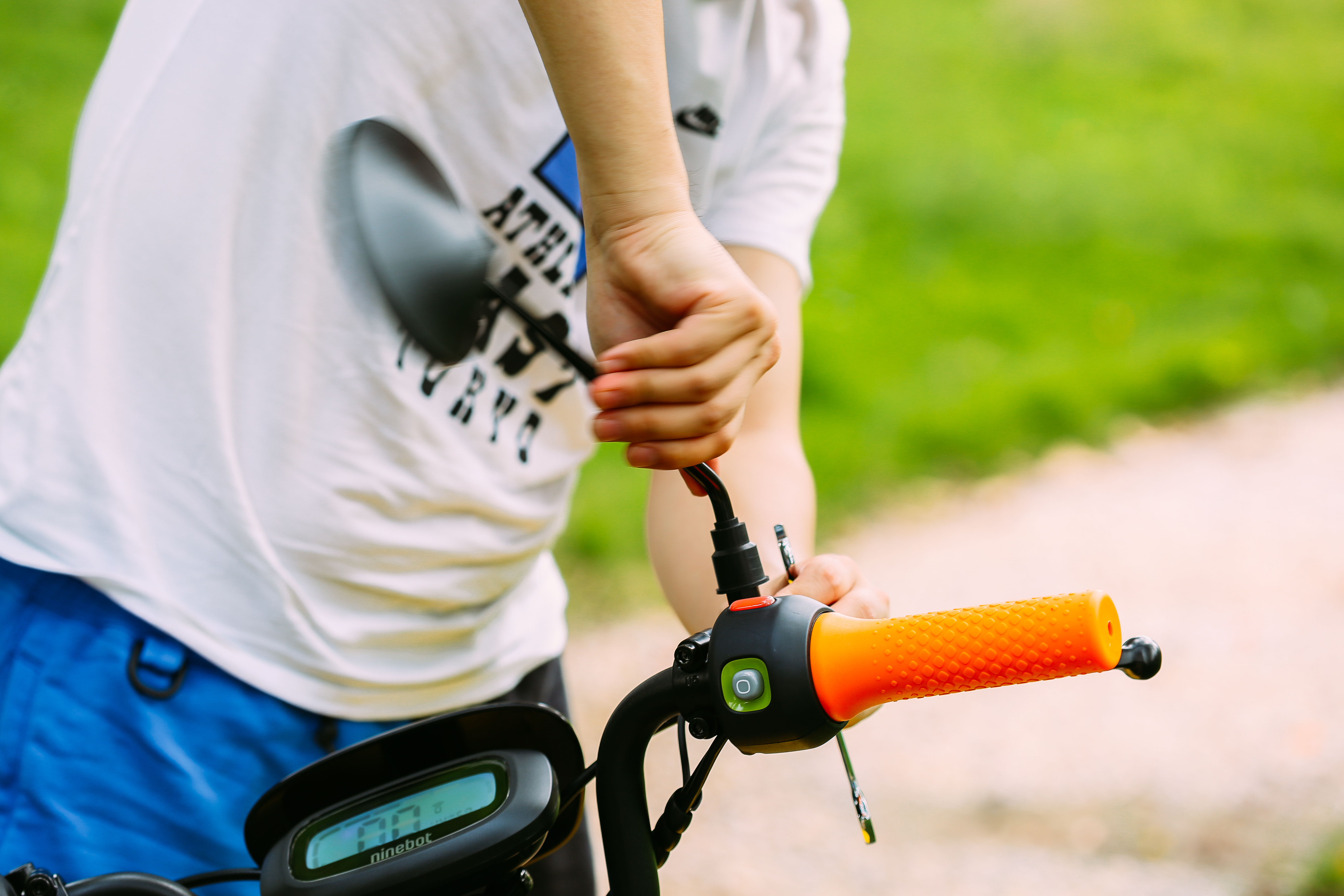 九号电动车新linefriends联名款,九号电动车a40缺点