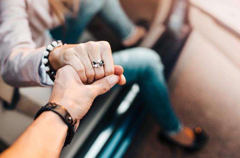 怎么判断一见钟情是不是孽缘,原来一见钟情是有科学依据的