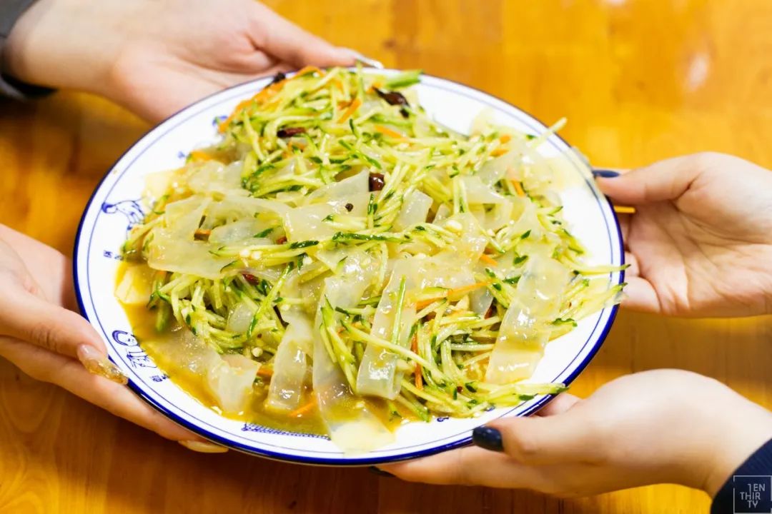 降温了吃点热乎的御寒,降温武汉