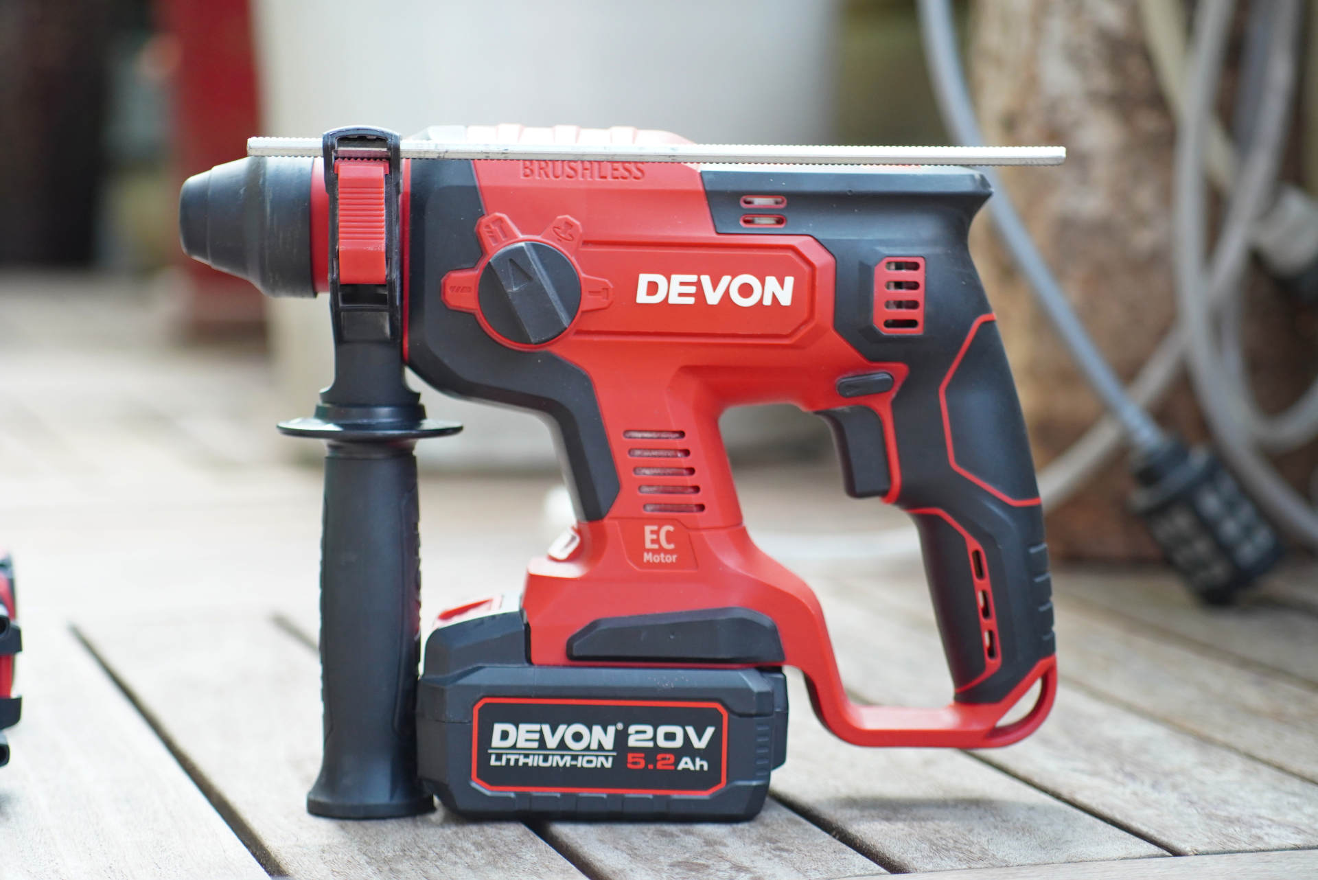 面对批钻锤，不再茫然无措，从应用场景出发选择电动工具