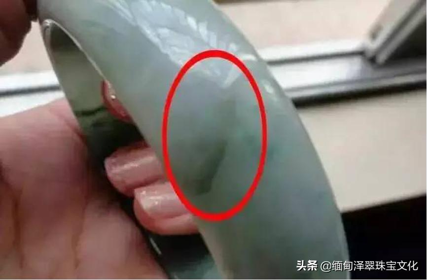 还在纠结选什么颜色,翡翠的棉纹跟裂的区别