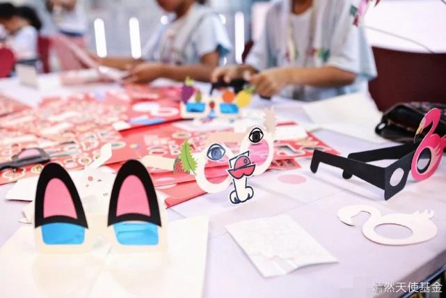 14岁李嫣晒自拍巧遮嘴唇,唇腭裂李嫣近期照片