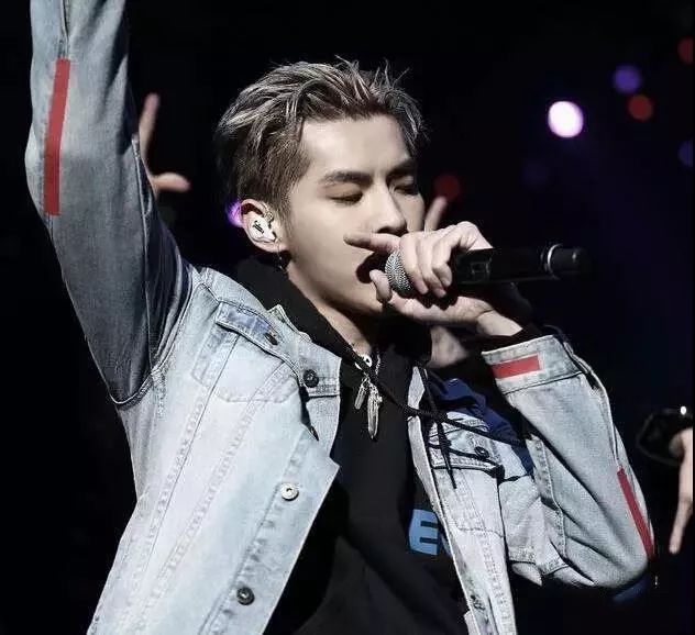 三十多块钱买的银戒指是真的吗,银戒指有黑色斑点