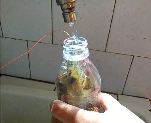 鲜虾冻时间长皮发黑能吃吗,鲜虾在冰箱冷冻后发黑是怎么回事