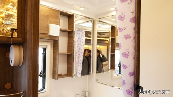 亚特最新款左右双拓展房车视频,大空间双拓展亚特尊尚型房车