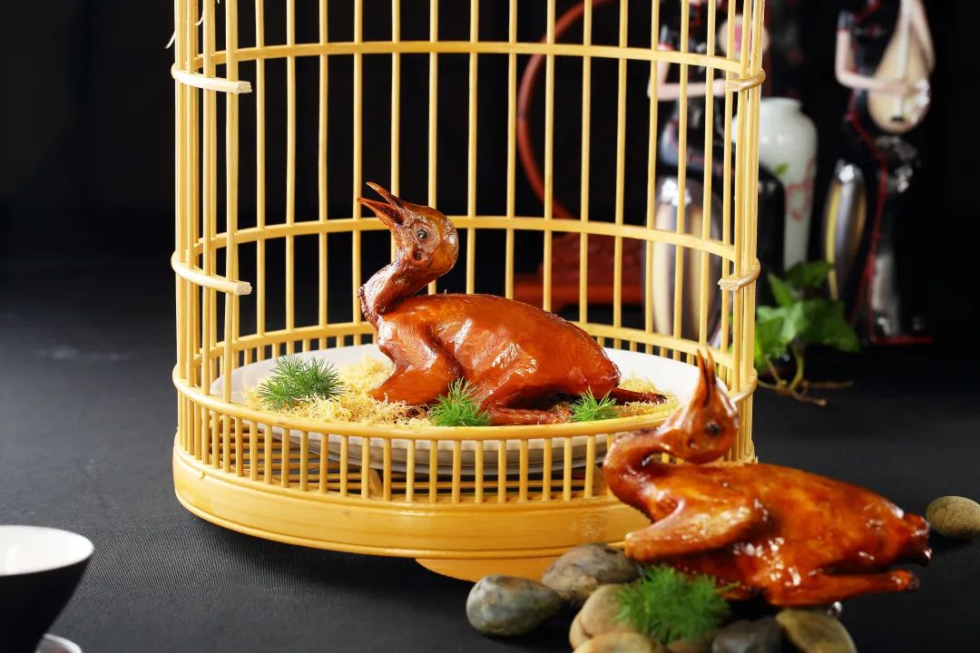 静安繁华市中心酒店人均¥125起！脆皮炸乳鸽、香酥鸭令人疯狂