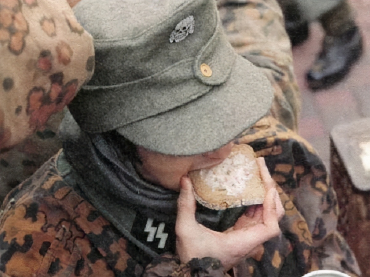 苏联二战吃黑面包 (一个德军给苏联士兵面包的电影)