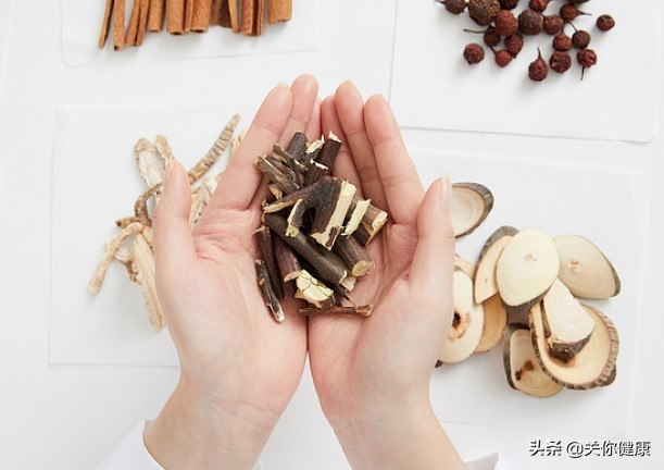 药酒乌头碱中毒,自泡酒会中毒吗