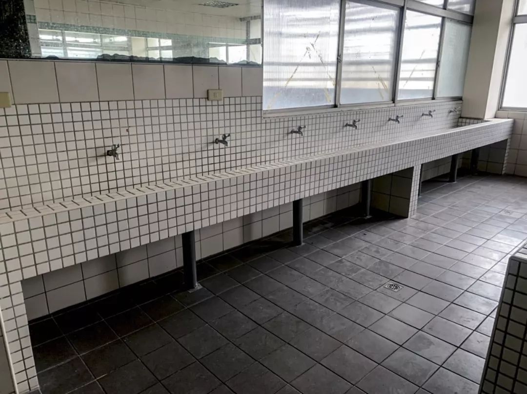 他花2.3亿造最美大学寝室，鼓励男女混居：这代年轻人别刻意吃苦