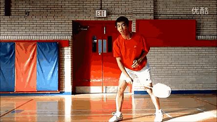 羽毛球步伐基础训练教案,八一队羽毛球教练陈伟华步伐练习