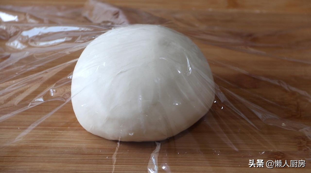 1斤面粉1个鸡蛋教你在家自制拉面,普通面粉拉面的做法全过程