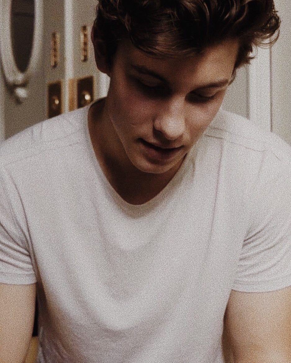 我的天，歌手萌德自曝吸*麻大**并承认了之前与海莉的关系？！