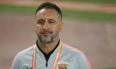 上港佩雷拉掩面哭泣,上港乘风破浪佩雷拉