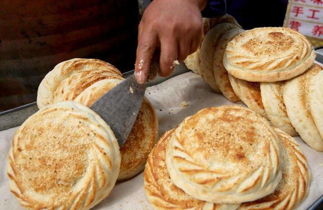 大娘卖烧饼一年赚300万,3800元卖烧饼一年收入110万