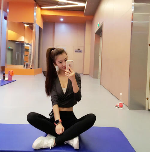 c罗的老婆vs梅西的老婆哪个更漂亮,c罗和梅西谁的老婆更低调