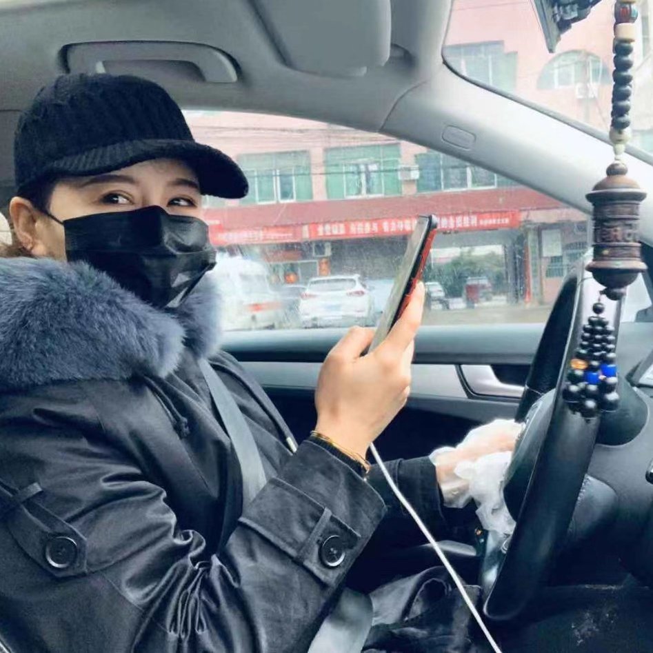 河南农妇自发给防疫人员送饭,青海美女给抗疫人员送饭