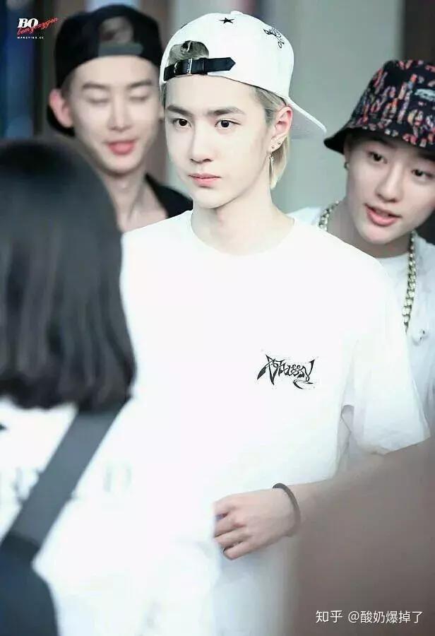 王一博和黎明长相对比,怎样评价王一博的长相气质