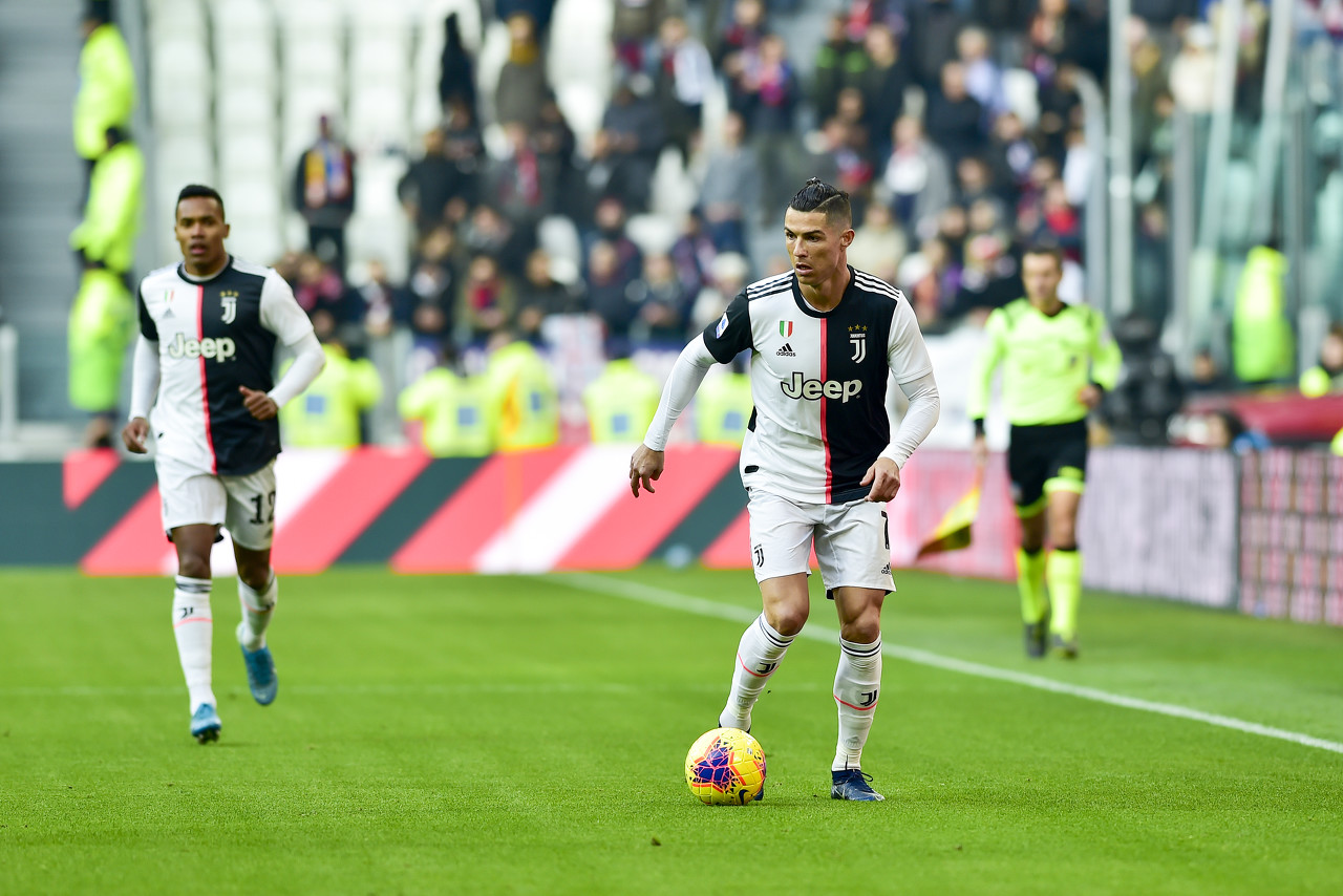 c罗为什么和乔治娜一起收心了,c罗和女友乔治娜亲吻