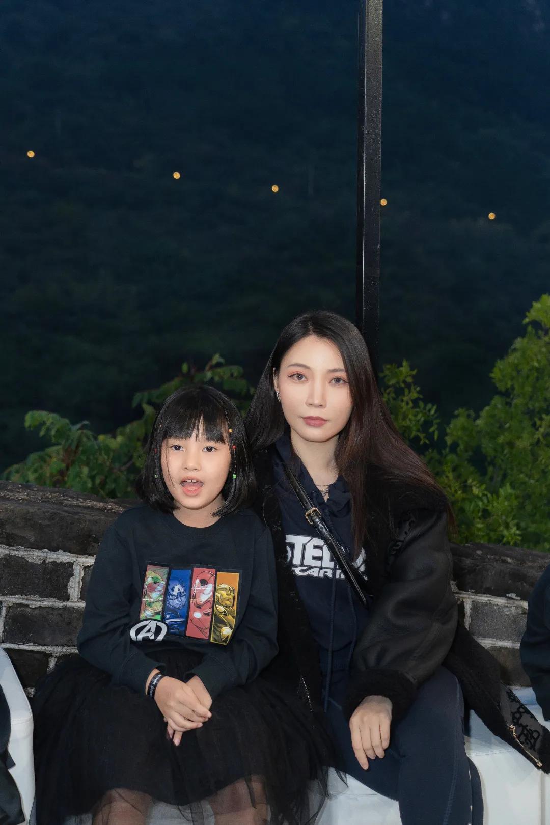 爬雄伟长城,看balabala“羽你相绒”大秀,孩子们的冬天充满想象