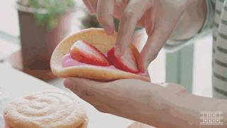 不用去韩国排队,也能吃到火爆的ins的LeBreakLab草莓蛋糕卷