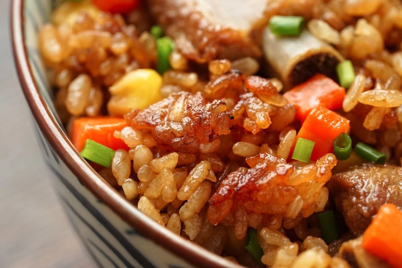 冬天就要吃热乎乎的糯米饭,全家人都能吃的电饭煲焖饭