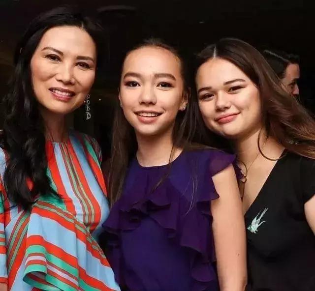 49岁邓文迪与22岁男友,49岁邓文迪与20岁男友