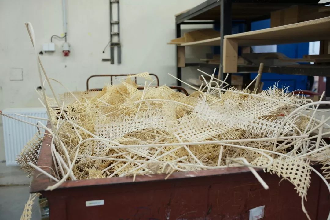 探访TON工厂看经典椅子背后的故事|疯狂24h我们去捷克干了啥？