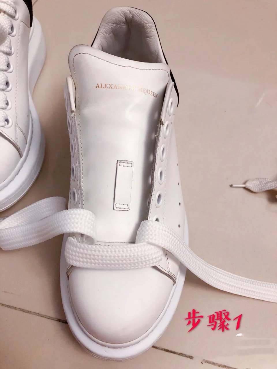 麦昆小白鞋鞋带怎么系教程慢动作,麦昆小白鞋鞋带系法慢动作