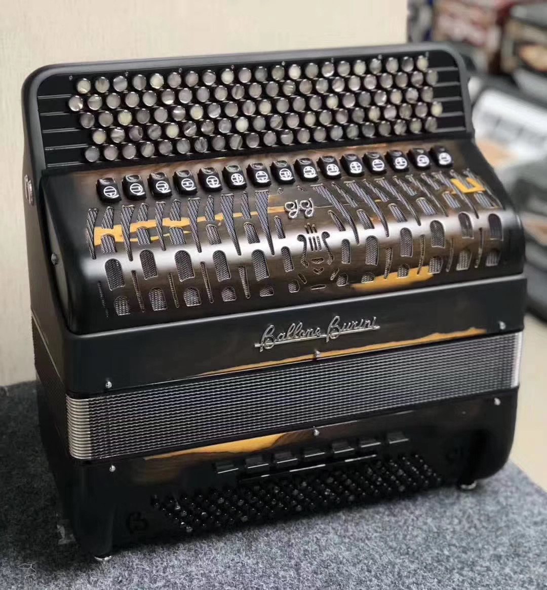 隋捷：自由低音双系统手风琴使用中的问题与简单维护