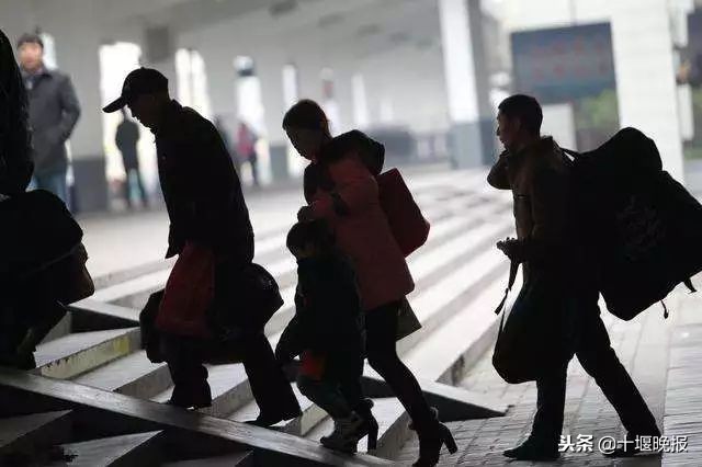 一男子去酒吧感染艾滋,一男子同时交往多名女朋友得艾滋