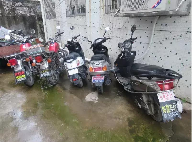 当他想再次动手偷摩托时……