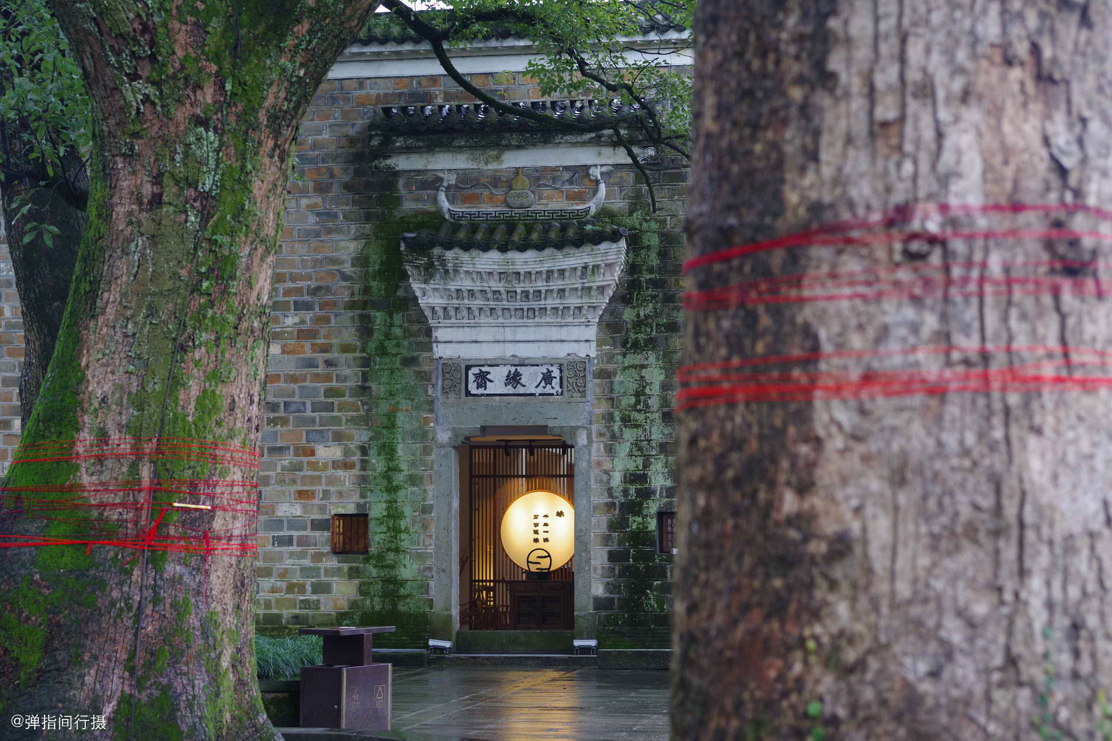 中国道教发源地江西鹰潭，藏有一座千年道观，被誉为“神仙居所”