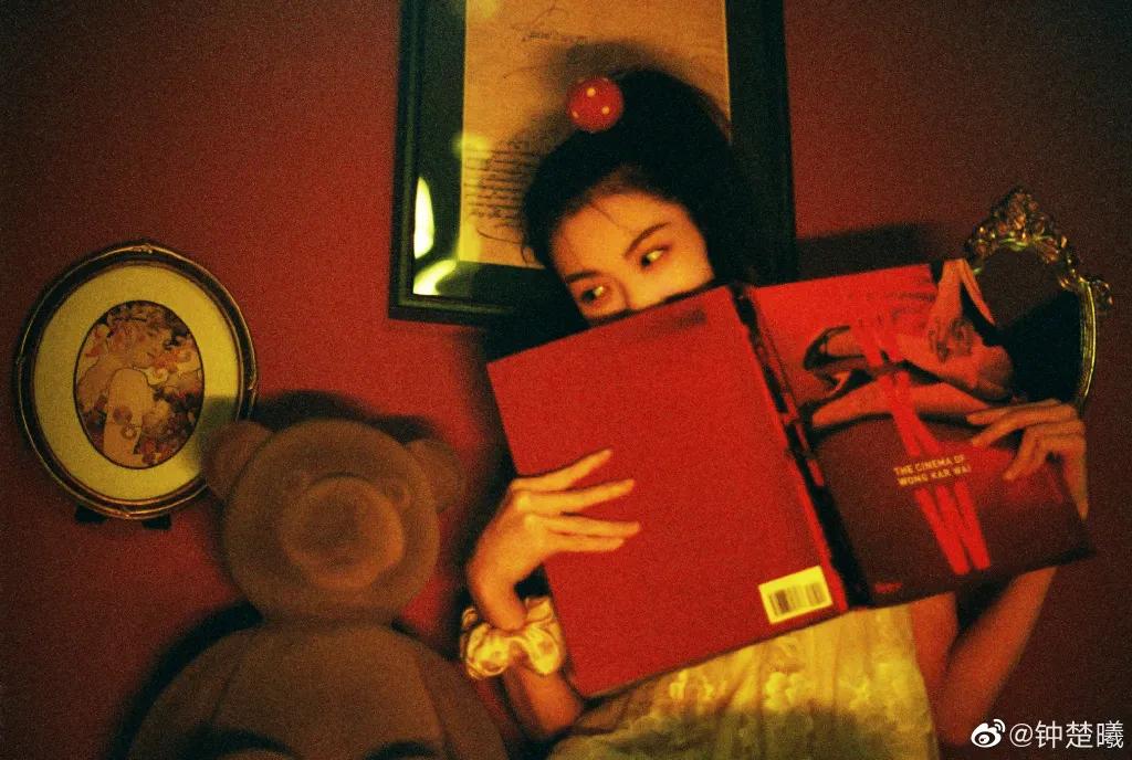 模特拍照姿势怎么调,模特拍视频如何保持松弛感