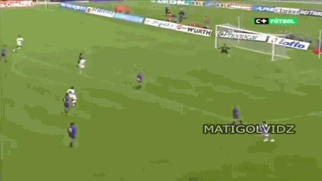 足球史上最全能支点中锋!他可以在中锋、前腰和边锋之间无缝衔接!