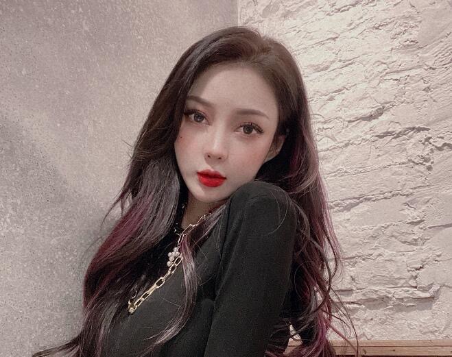 20岁收到上亿礼物,却从不敢认“干爹”,郭美美到底精明在哪?