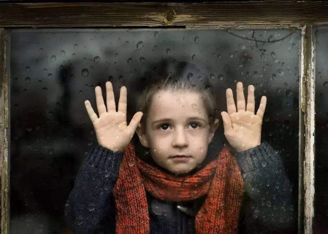 解读《阳光普照》：一场亲情和解的背后，是舍弃疏远与偏见的结果