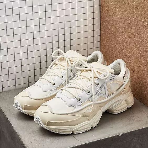 人生处处是陷阱万分小心,人生处处有坑我们要擦亮双眼