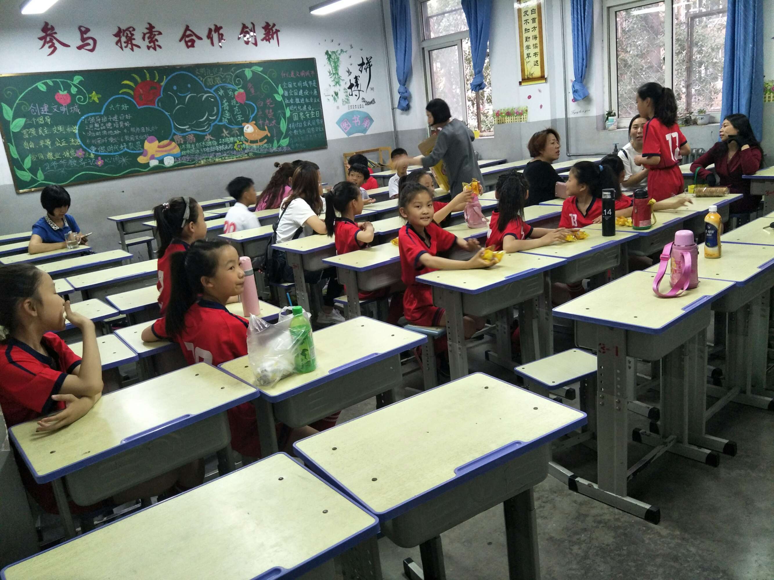 灏忓缁忓吀璇佃娲诲姩鍦嗘弧钀藉箷,灏忓瀹岀編鏀跺畼鍥炲繂鎴愰暱鍘嗙▼