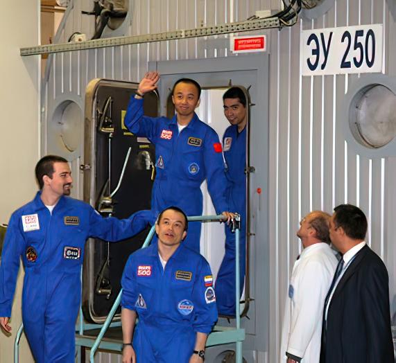 航天员太空生活一览,宇航员在太空的吃喝拉撒如何解决