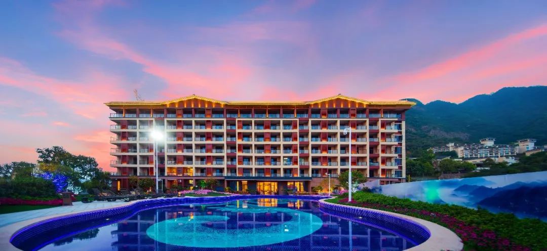 位于南昆山半山上的金叶子温泉酒店，享受尊贵的私家泡汤，新体验