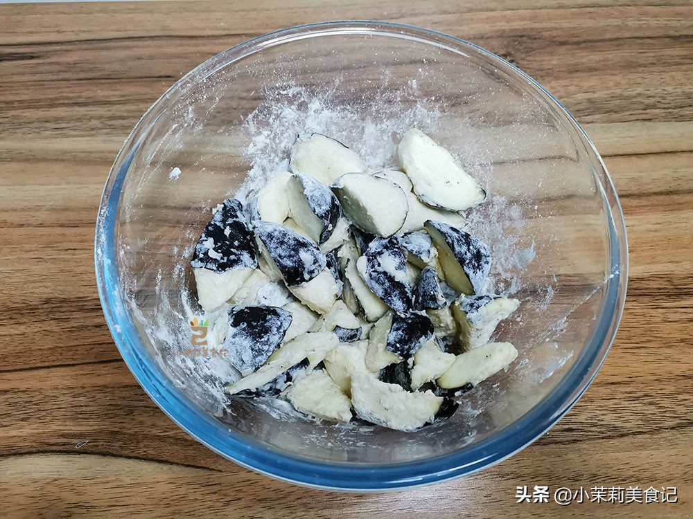 炒茄子不吸油诀窍,炒茄子费油只需小技巧