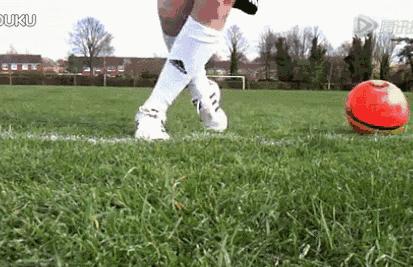 足球基本功运球训练,足球界外球变向规则视频