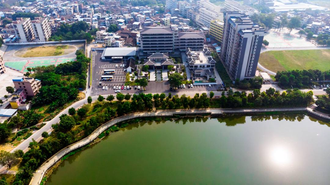 隐藏在英德一座微派风格的酒店—一幅灵动与纸上的古邑国画
