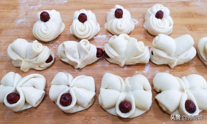 快过年了，教你做这4种枣花馍，做法简单，寓意吉祥，好看更好吃