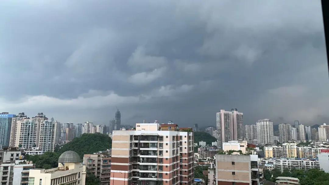 贵阳特大暴雨预警,贵阳市气象台回应下冰雹