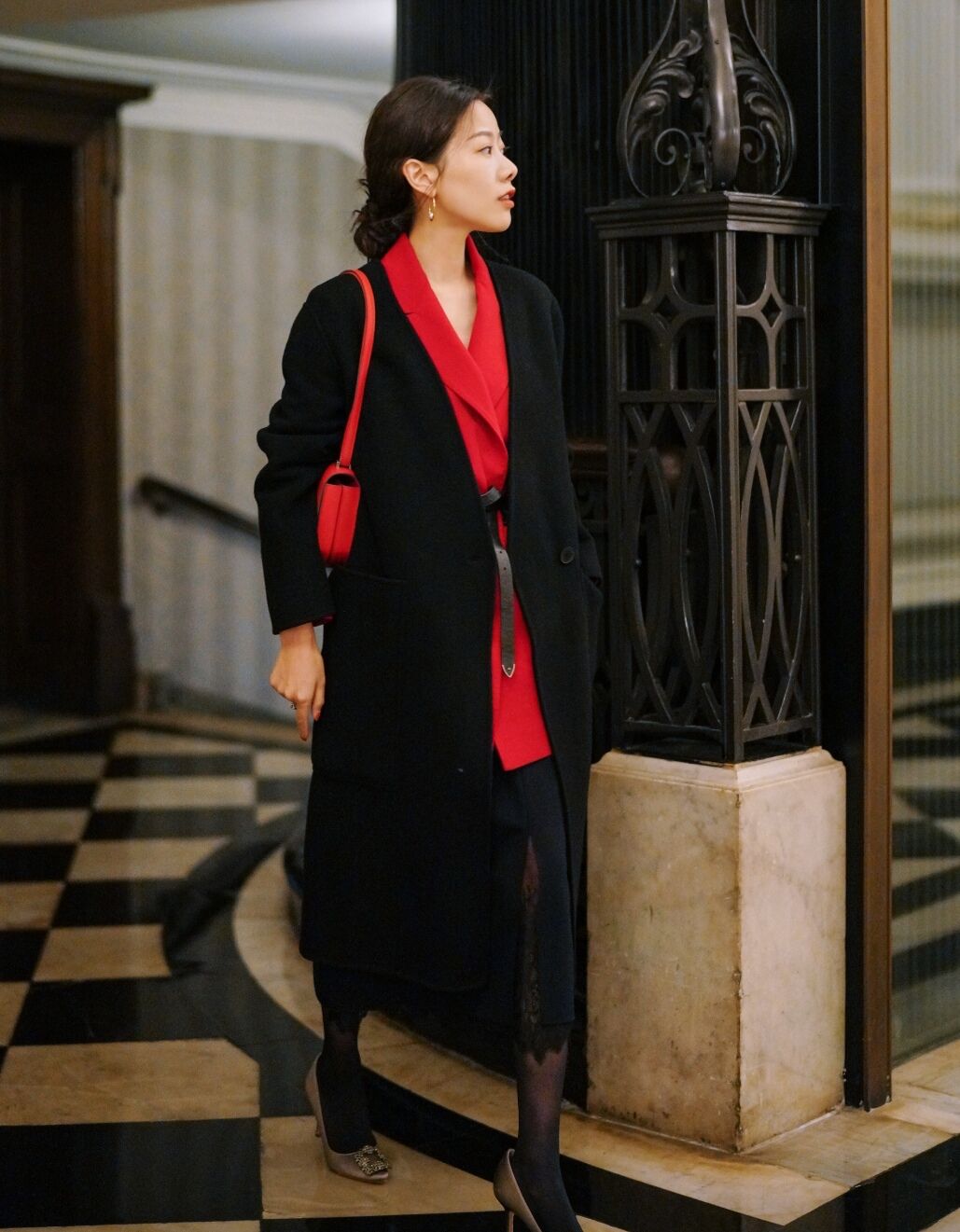 黑色大衣最显气质,黑色大衣比较普遍但越看越耐看